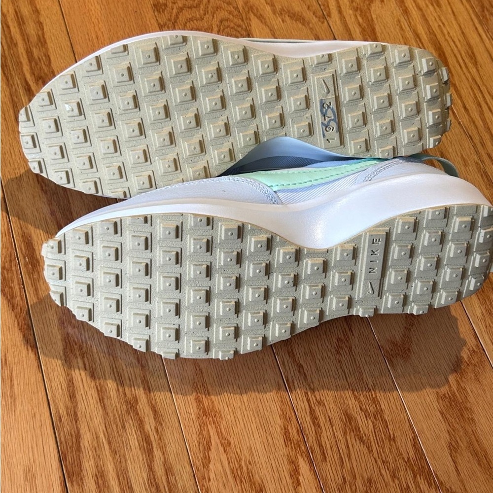 Nike waffle White and Mint Green Sneakers - Picture 5 of 8